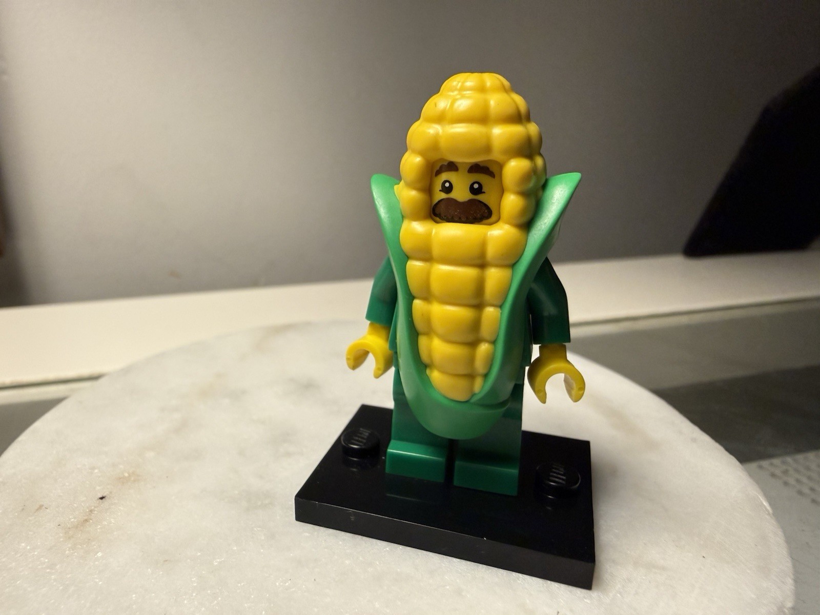 LEGO Corn Cob Guy col289 Minifigure. Collectable Series 17. CMF. col17-4