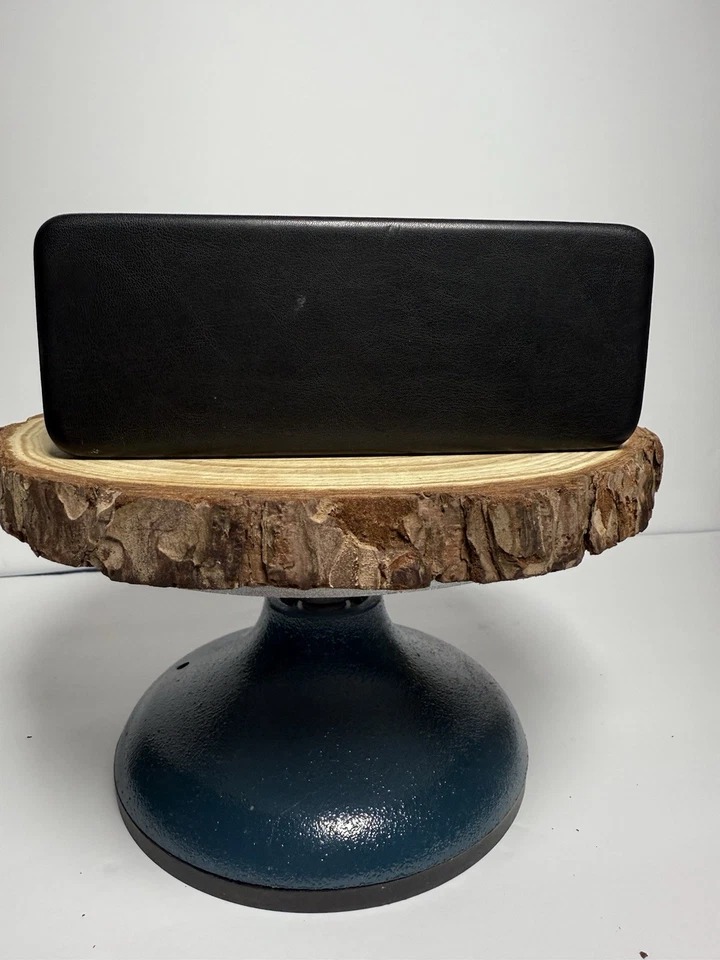 Estuche para gafas de cuero sintético negro y verde azulado con paño de limpieza TED BAKER, Londres, Foto 3 de 4