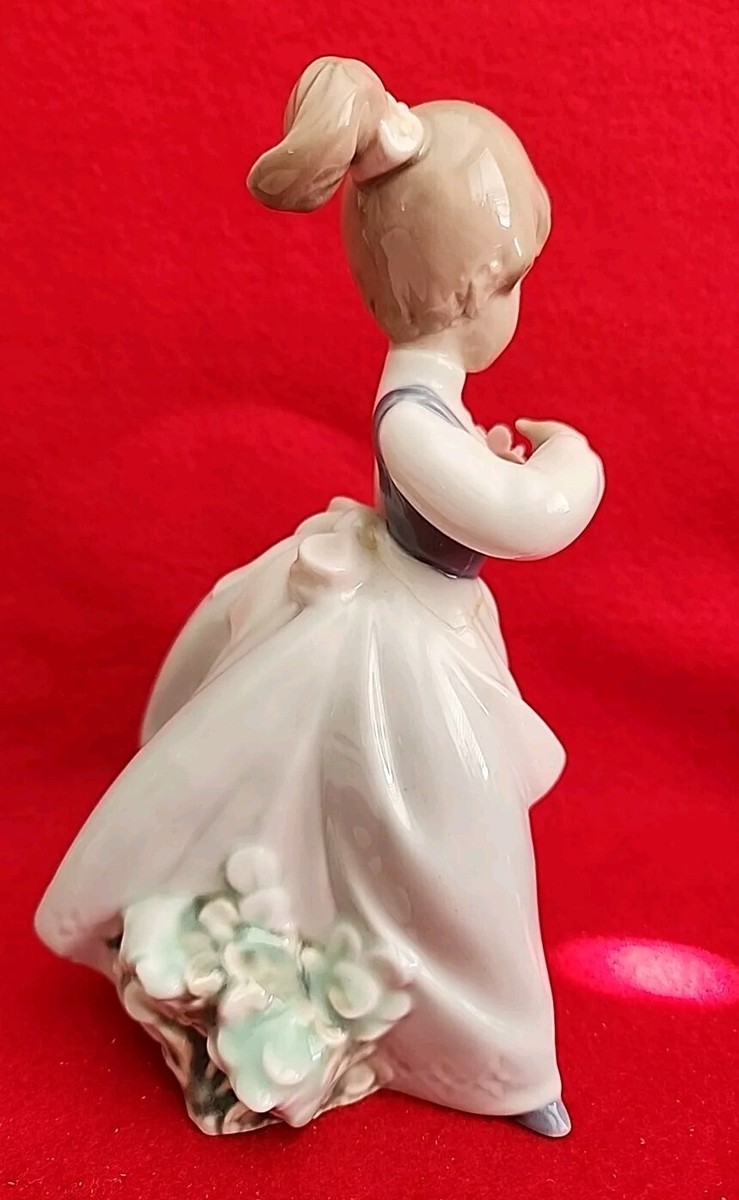 NAO” by Lladro “My Bouquet” Daisa 1985 Figurine