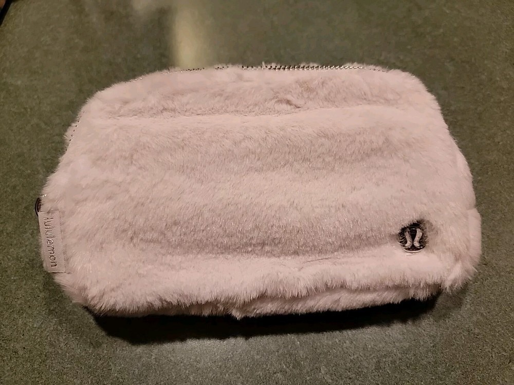 LULULEMON 1L Fleece Fur Belt Bag in Bone White Silver NWT