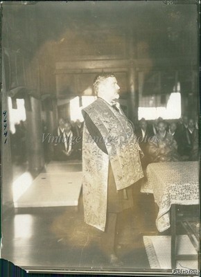 1928 Photo Prof Bruno Petzold Investedin Kwanon Buddhist Temple Religion 5x7
