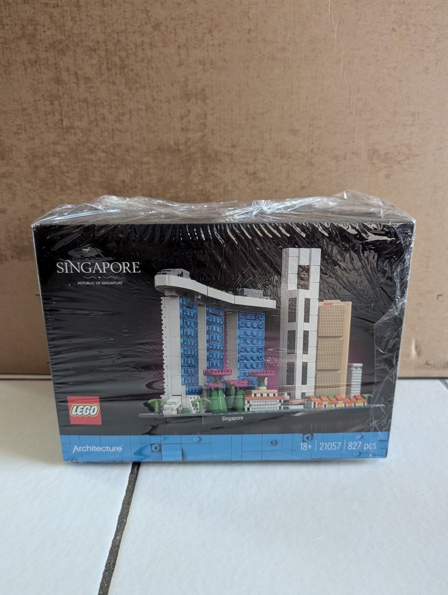 Lego 21057 Singapore maquette d'architecture pour décorer un bureau moderne