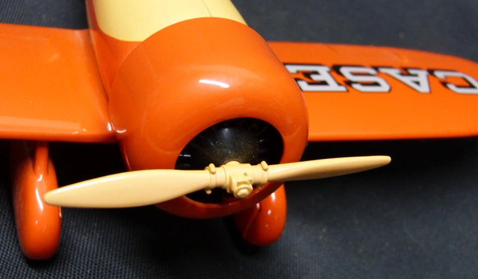 SpecCast Case Vintage Airplane Bank ZJD700–1992 1st Series Die-Cast, Mint in Box - Image 4 of 4