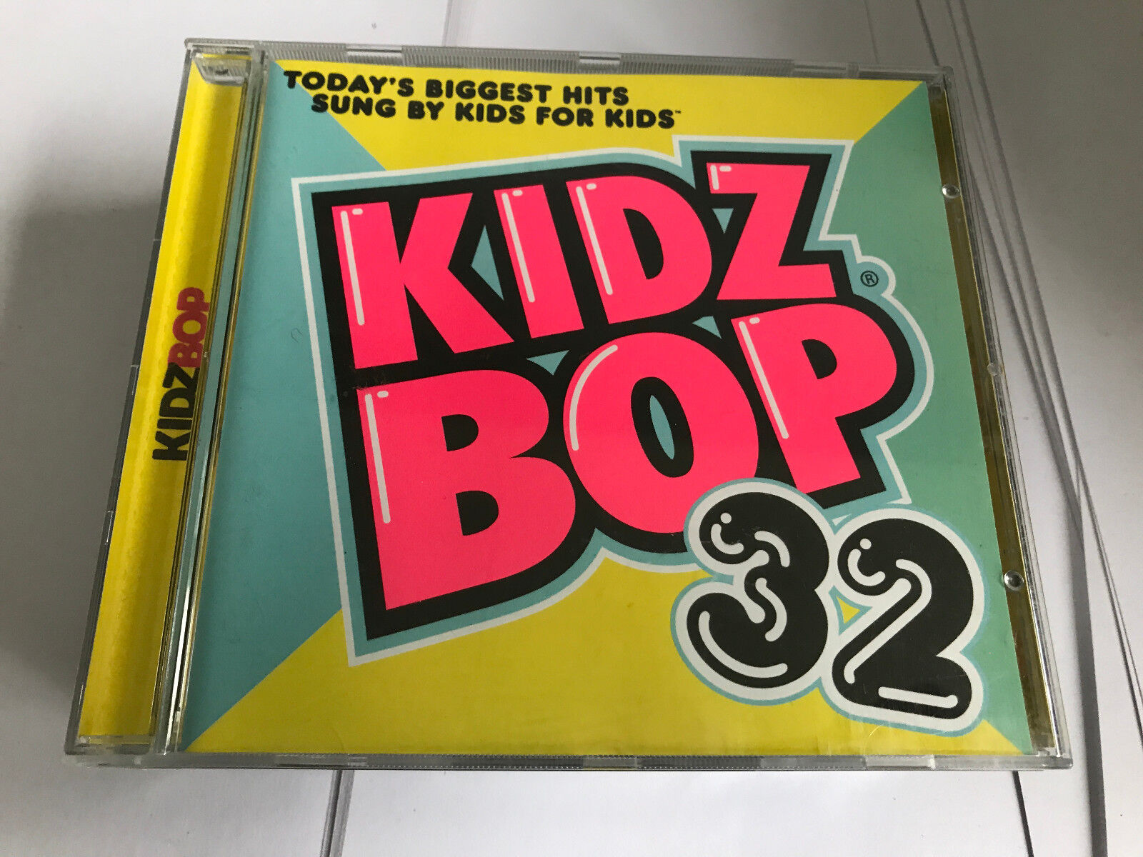 Kidz Bop 32 CD 2016 by KIDZ BOP Kids MINT/EX 888072002326