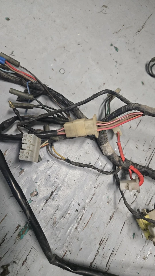 CONJUNTO DE CHICOTE DE FIOS YAMAHA FJ1100 1984-1985 FABRICANTE DE EQUIPAMENTO ORIGINAL 47M-82590-51-00 - Imagem 3 de 4