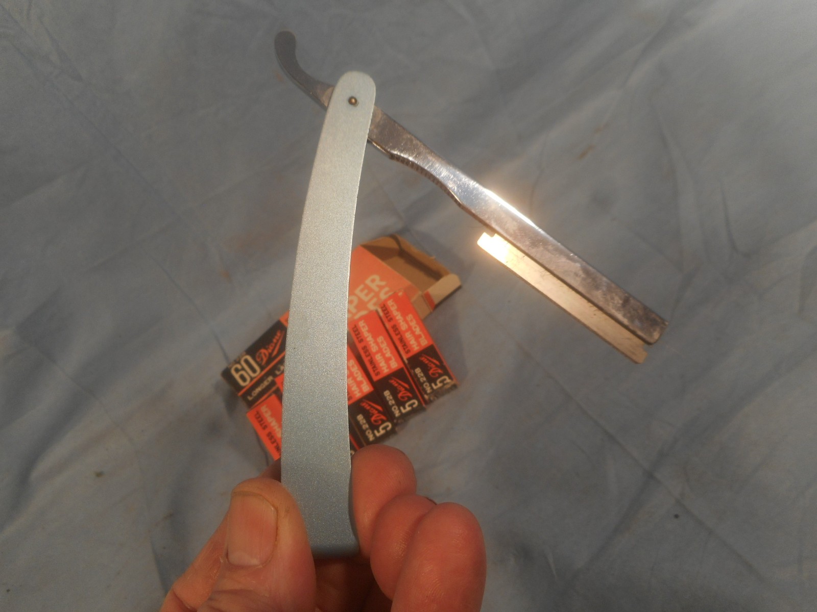 Weck Hair Shaper Straight Razor w/metal Handle USA made w/27 Diane Japan Blades