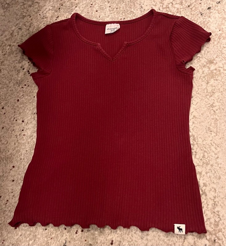 Abercrombie & Fitch Shirt (Girls size 9/10, ribbed, maroon colored)