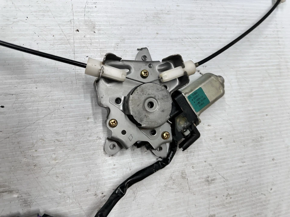 Nissan Pathfinder 1996-2004 puerta del pasajero delantero ventana eléctrica motor regulador S8 Foto 2 de 4