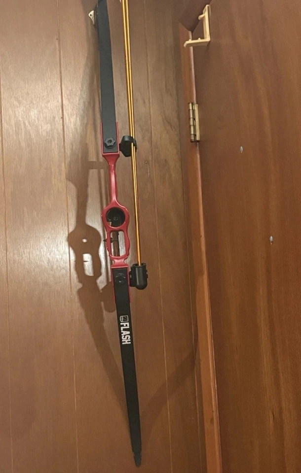 Juego de arco juvenil Bear Archery Flash 47" 5-18 libras mano izquierda y derecha Foto 2 de 4