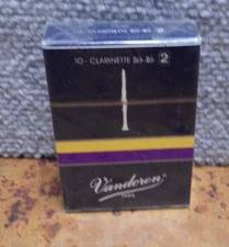 New Sealed Package Vandoren Clarinet Reed Box Of 10 CR 102  Sib-Bb 2 C2