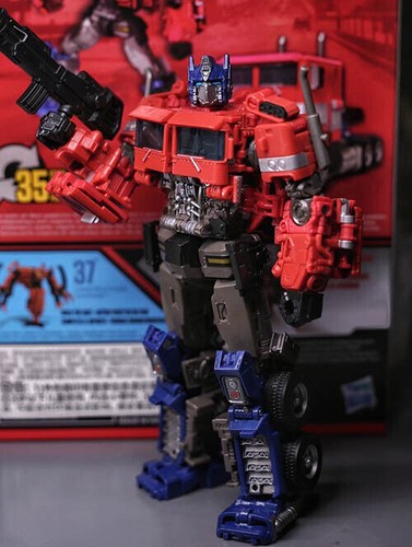 Hasbro Transformers Optimus Prime Studio Series 38 7" Figure Voyager Official - Picture 5 of 8