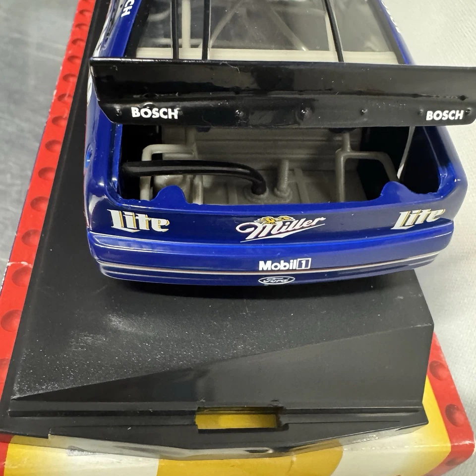 Rusty Wallace #2 Miller Lite 1997 Thunderbird масштаб 1:24 Action W249701025 - Изображение 4 из 4