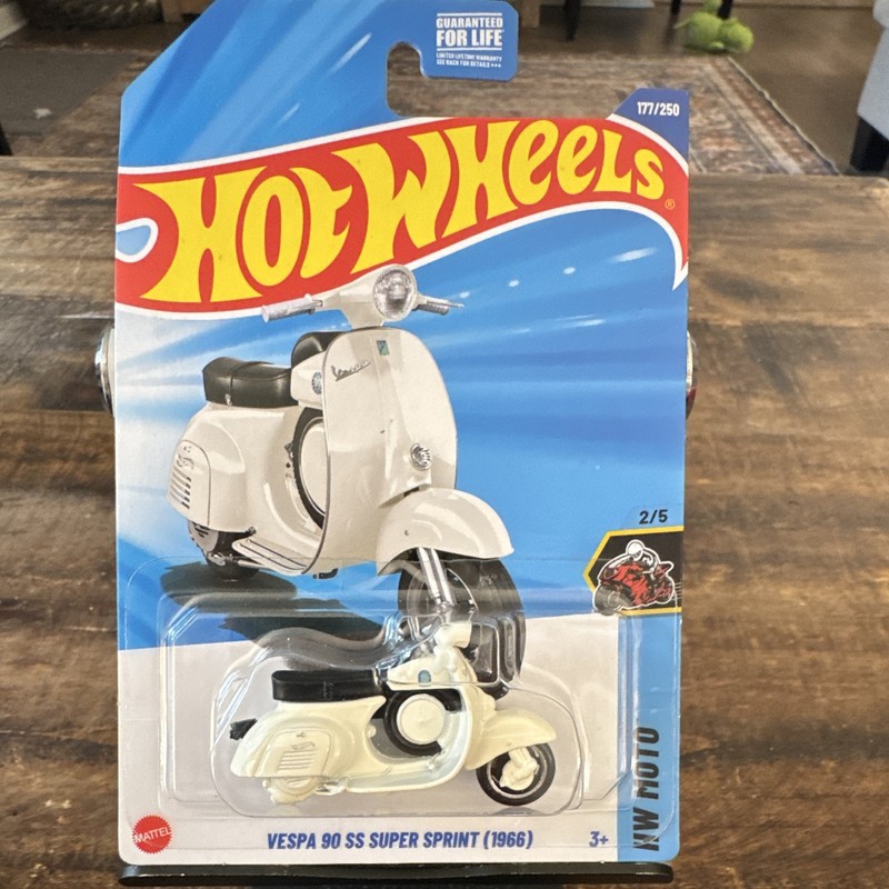 Hot Wheels Vespa 90 SS Super Sprint Factory Error MISSING REAR WHEEL Sealed