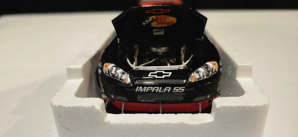 2008 #1 Martin Truex Bass Pro Shops NASCAR escala 1:24 diecast #1265 de 4.956 Foto 3 de 4