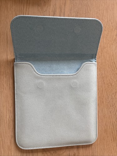 Kindle Oasis, Leselicht mit verstellbarer Farbtemperatur, 8 GB, WLAN - Bild 6 von 8