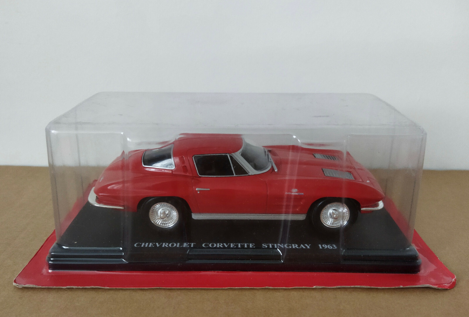 Chevrolet Corvette Stingray 1963 Hachette 1/24 l'esprit de liberté en voiture miniature