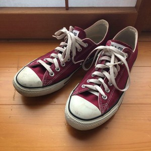converse rojo vino