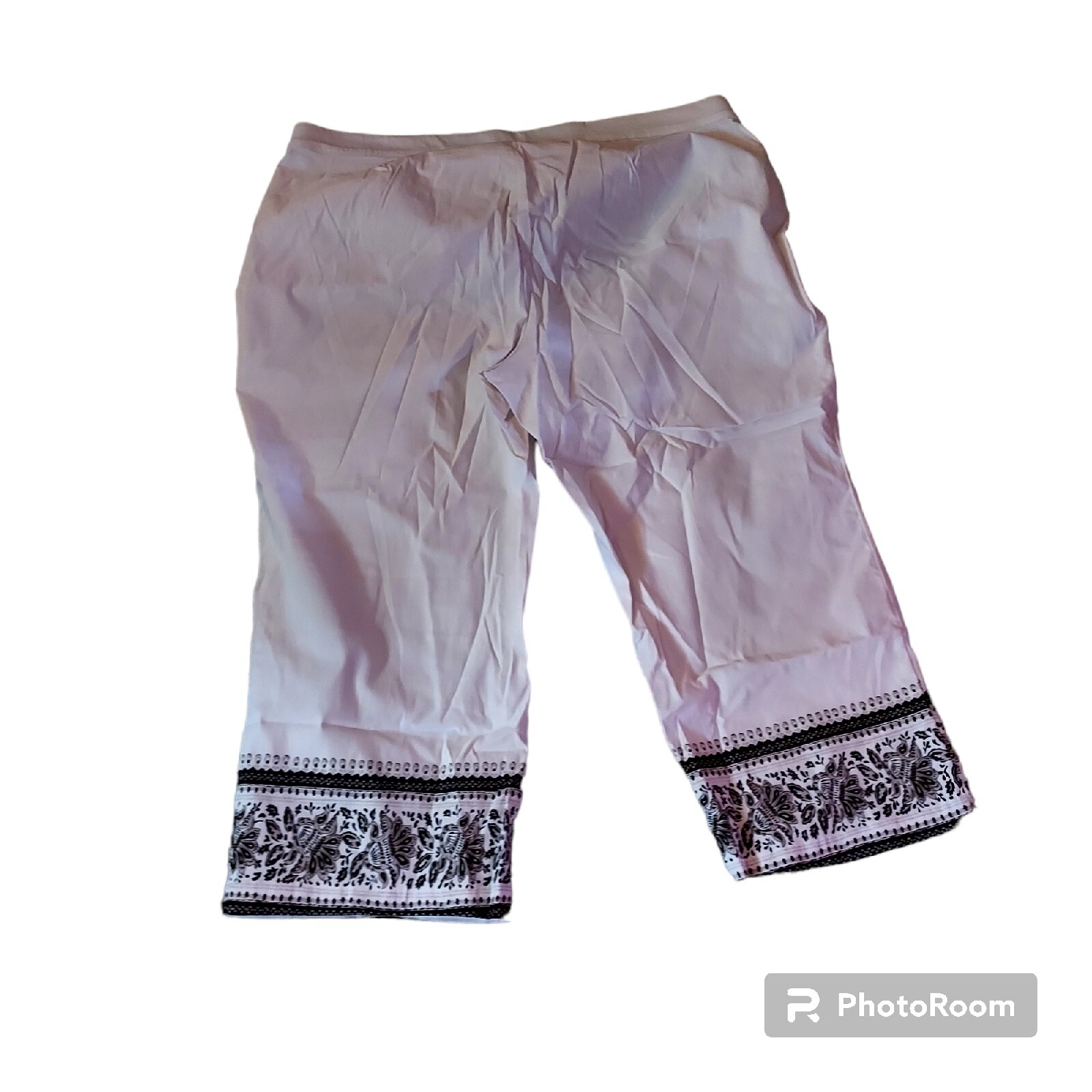 Roz & Ali 22 Capris Pants White Embroidered Woman Trousers Lightweight