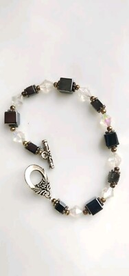 Grauer Hämatit Würfel, irisierendes Glasperlen Armband, kleines Handgelenk 