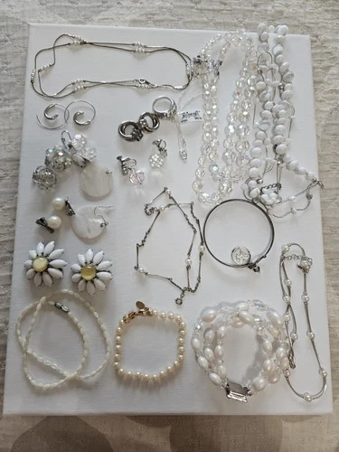 HUGE LOT Vintage Costume Jewelry from Estate Sale over 275 pcs  All Wearable