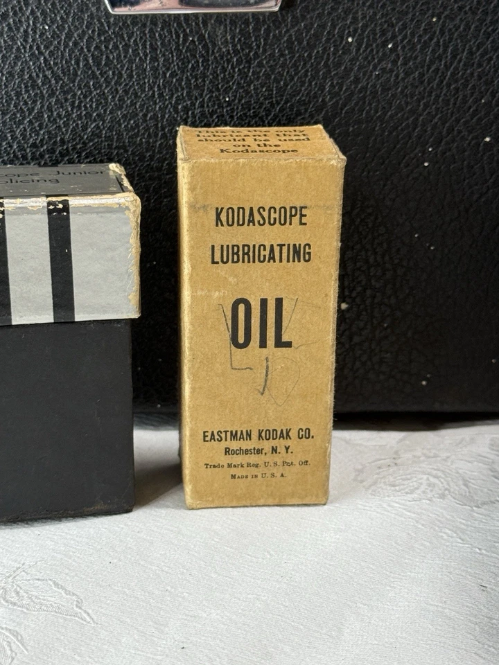 Cámara Cine-Kodak Modelo E con Estuche, Empalmadora y Aceite - Sin Probar, Pestillo Roto Foto 3 de 4