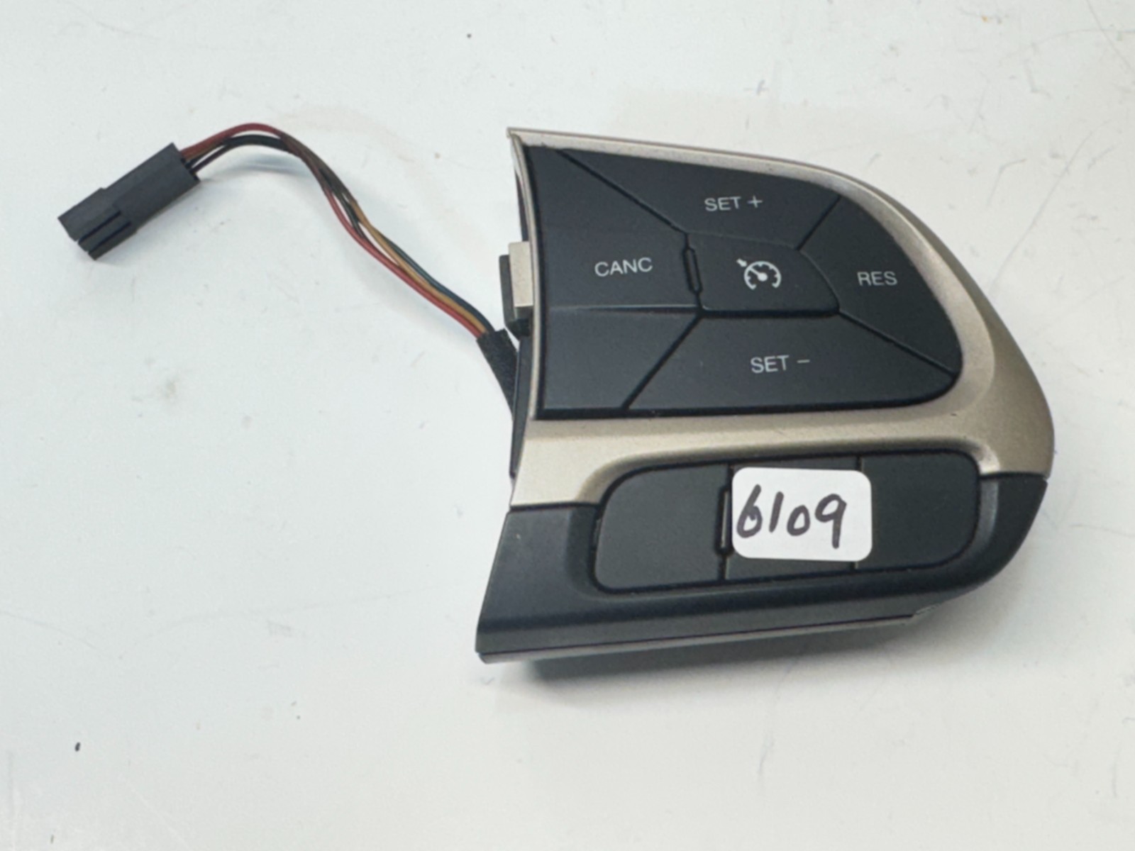 2015-2023 JEEP RENEGADE HEATED STEERING WHEEL CRUISE CONTROL SWITCH OE 735587839