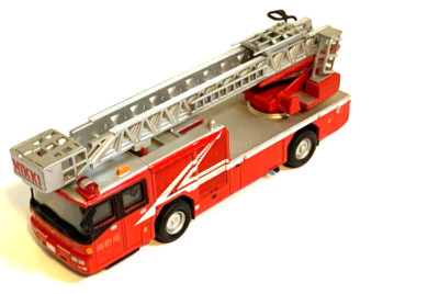 Modell Auto Del Prado Feuerwehrauto; 1:80 2003 NIKKI SKY ACTION LADDER (E254)