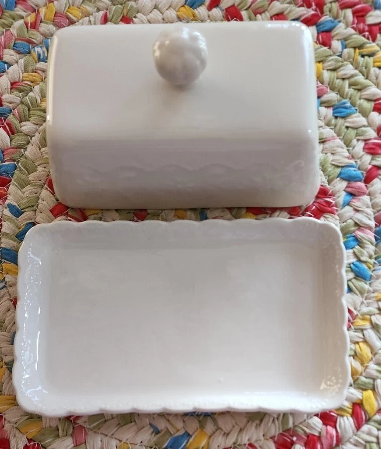 Mulher pioneira ~ "Toni" ~ Grés ~ Em relevo ~ Linho ~ Prato de manteiga coberto - Imagem 2 de 4