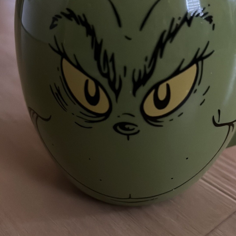 DR SEUSS “HOW THE GRINCH STOLE CHRISTMAS” COFFEE MUG CUP MAX THE DOG