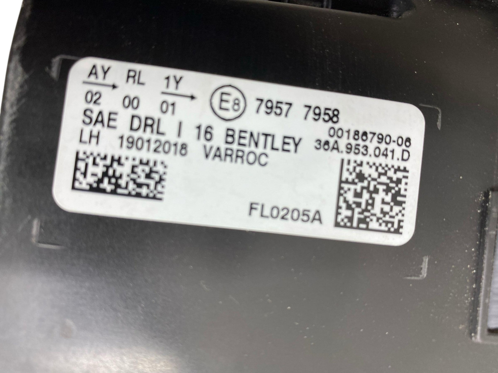 2016 - 2020 BENTLEY BENTAYGA OEM FRONT LEFT LED RUNNING MARKER TURN SIGNAL LIGHT