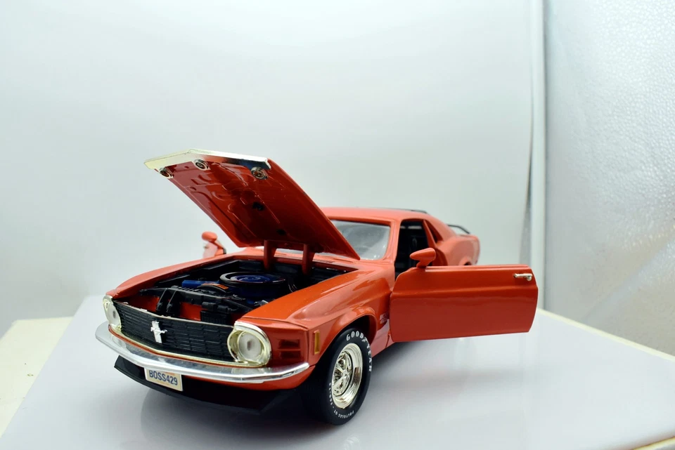 Modellino auto scala 1:18 mustang ertl modellismo statico da collezione asta - Immagine 2 di 3