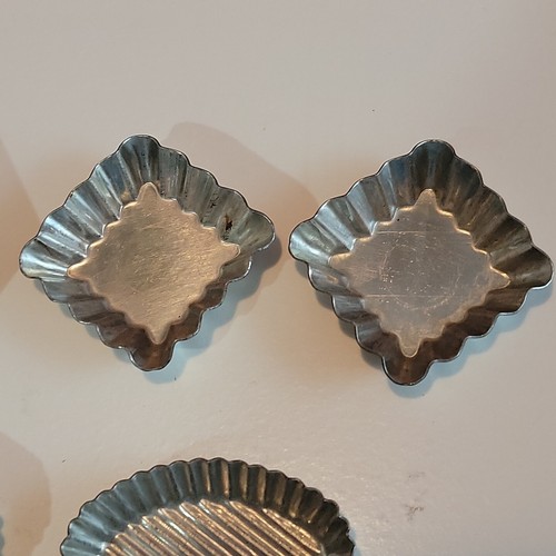 6 Vintage Miniature Metal Tin Molds Tart Shells Candy Baking Soap Crafts - Picture 3 of 8