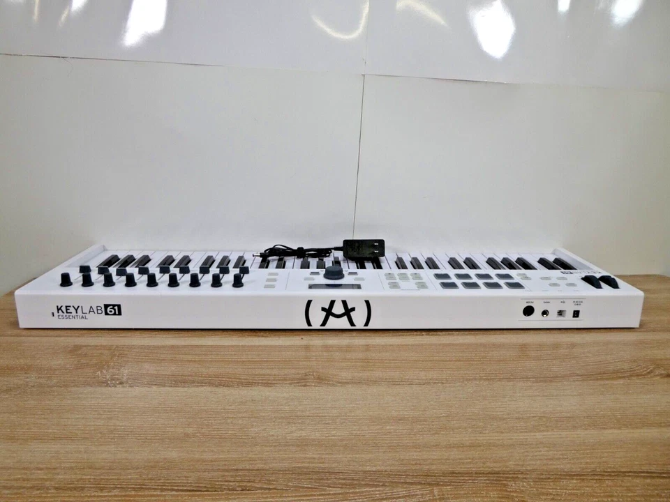 Arturia Keylab 61 Essential USB/MIDI Controller - Image 3 of 4