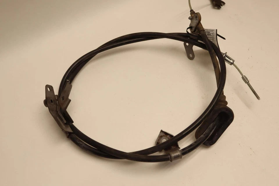 Cable de freno de estacionamiento de emergencia Infiniti QX56 QX80 2011-2013 OEM Foto 3 de 4