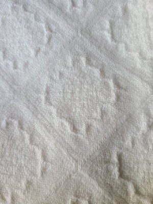 Smith and Johnson Matelassé 100% Cotton Square Coverlet/Decorative Throw