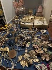 Antique Vintage Junk Drawer Jewelry Estate Sale Find Lot Q-54