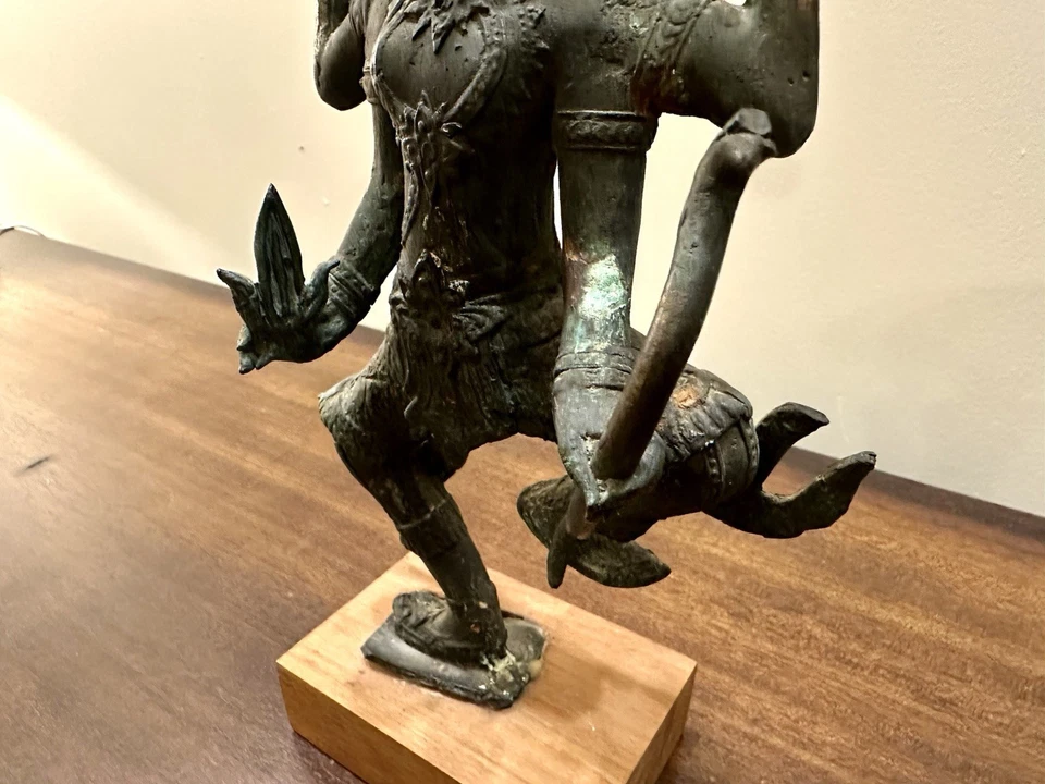 Escultura de bronce de latón Shiva danzando tailandesa del siglo XVIII Foto 3 de 4