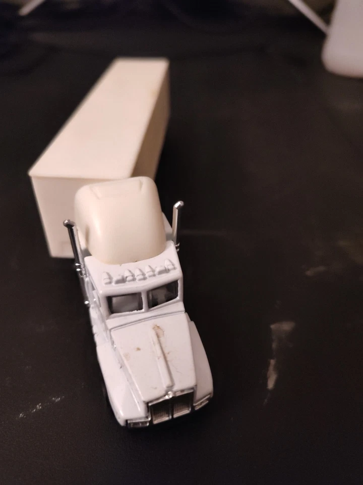 Diecast Welly Kenworth T500 18 ruedas Carson & Barnes Circus Foto 2 de 4