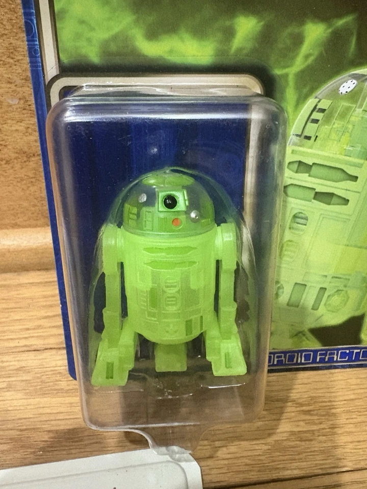 Disney Star Wars Droid Factory R3-BOO17 R3-B0017 Halloween 2017 Astromecánico Foto 2 de 4