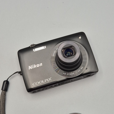 Nikon CoolPix S4400 Digitalkamera Touchscreen getestet funktionsfähig + Ladegerät