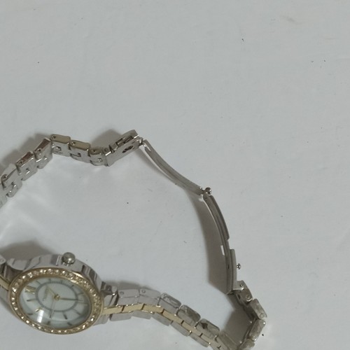 Vintage VALETTA Gorgeous Ladies Watch Silver Band Rhinestone Dial New Battery - Picture 4 of 6