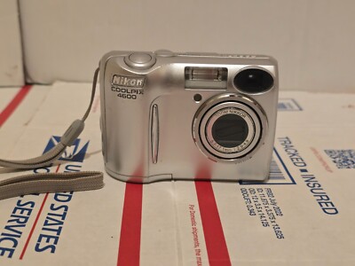 Retro Nikon COOLPIX 4600 4.0MP Digital Camera - Silver - Tested Working