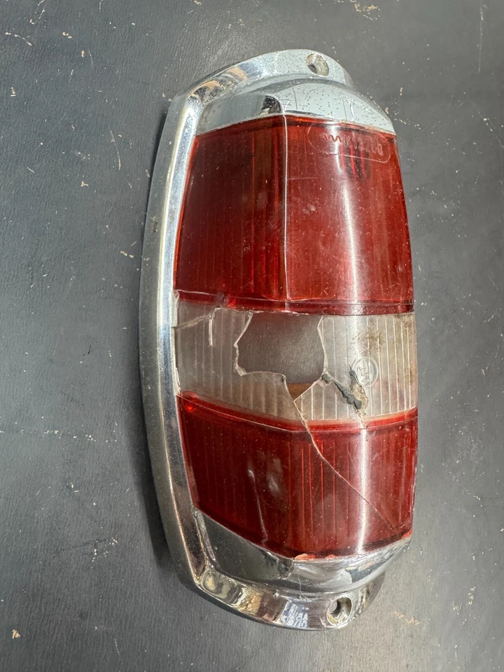 MERCEDES BENZ 190 SL / LANTERNA TRASEIRA / 1960-61-1962 - Imagem 3 de 4