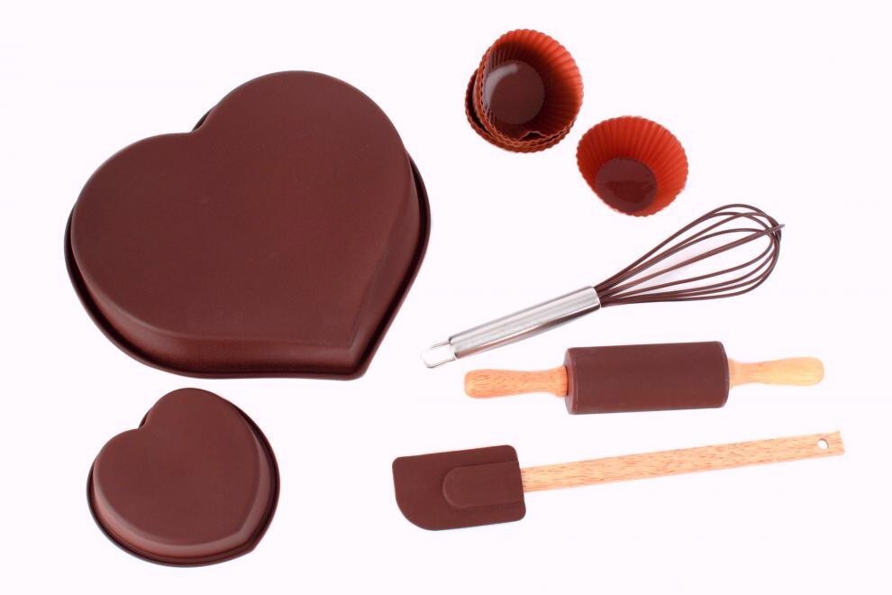 Ustensiles pâtisserie silicone complets pour atelier gâteaux en famille le dimanche