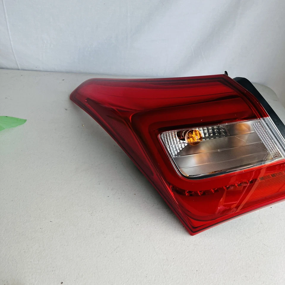 Lámpara trasera LED genuina izquierda en carrocería para Hyundai Elantra GT i30 2012 2016 NUEVO Foto 4 de 4