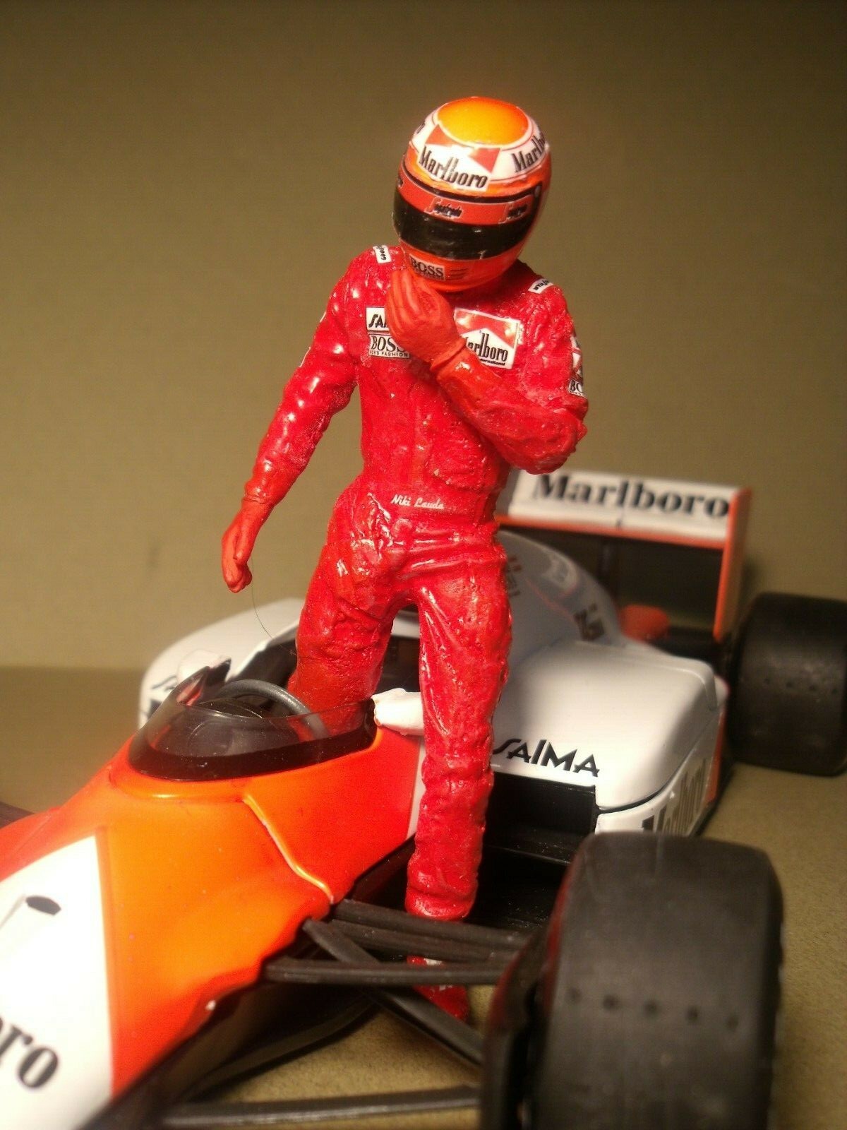 Figurine pilote 19 Lauda Tag 1/18 Vroom non peint pour animer vos miniatures Minichamps