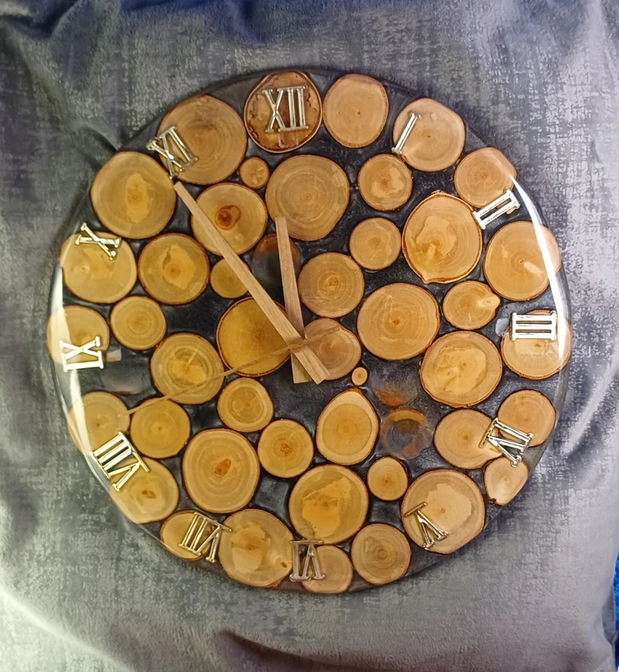 Wanduhr Holz, Epoxidharz Handgefertigt (30 cm Durchmesser) - Bild 2 von 3