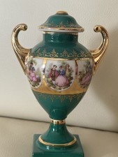 Limoges, Frankreich, grün-goldene Vase mit zwei Henkeln, 13 cm