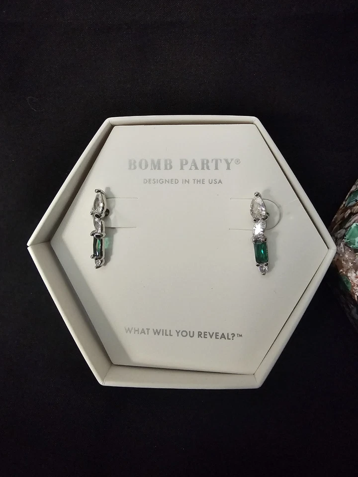 Pendientes Ring Bomb Party RBP5920 'She Says Yes' Mayo 2023 LC Esmeralda sobre Rodio Foto 2 de 4