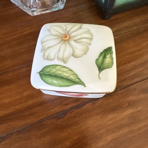 Tiffany & Company Flowers Trinket/Jewelry Box Limoges 1997 Excellent Condition - Picture 11 of 12